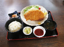とんカツ膳