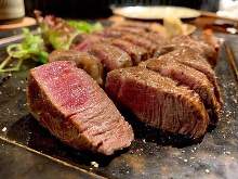 黒毛和牛オリーブ牛の赤身ステーキ