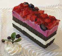 いちごとブルーベリーのケーキ