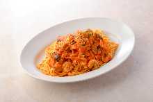 ホタテと3種キノコのトマトクリーム