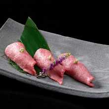 松阪牛炙り牛寿司