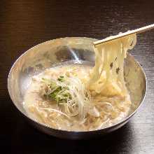 名物ミニ白い冷麺