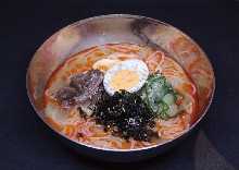 매운 냉면
