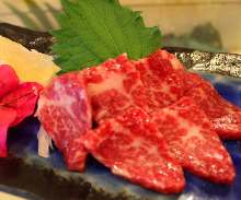 말고기 붉은 살 회