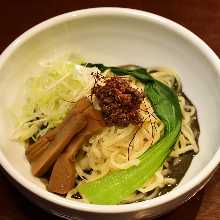 국물없는 탄탄면