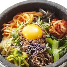 고기 구이 돌솥 비빔밥