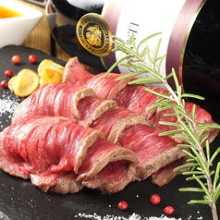 Low-temperature cooking Wagyu roast beef