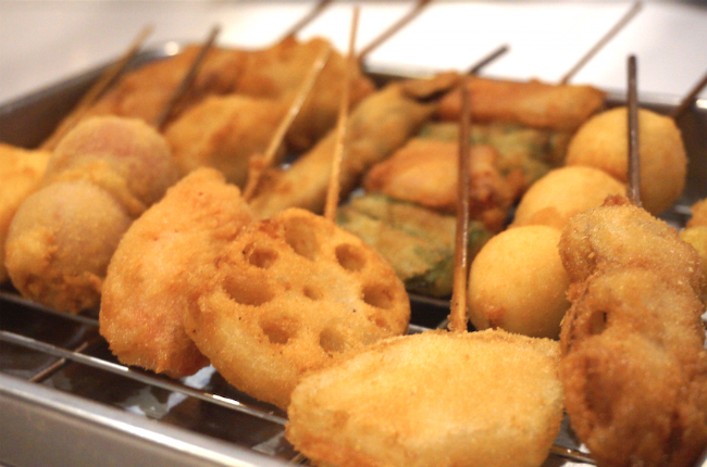 쿠시아게: 꼬치로 최고인 일본 튀긴 음식