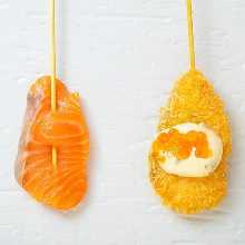 연어 꼬치 튀김 타르타르소스