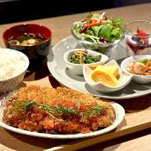 야마토 돼지고기 로스 커틀릿 신선한 토마토 일본식 살사 소스