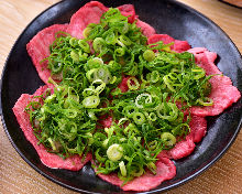 파를 얹은 우설 소금양념