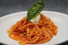 Simple tomato and basil pasta