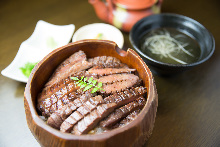 우설 마부시 덮밥