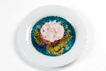 흰 새우와 쇠고기 타르타르