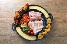 치즈 삼겹살과 2가지 맛 치킨 세트