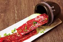 항아리에서 절인 안창살 구이