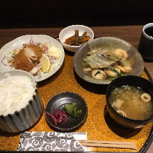 每日午餐(仅限周一至周五) 每日午餐(仅限周一至周五)