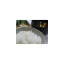 附红味噌汤、咸菜的米饭套餐