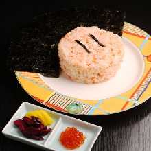 饭团（鲑鱼和鲑鱼籽）