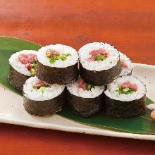葱金枪鱼腩卷寿司