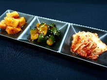 3种韩国泡菜拼盘