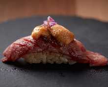 海胆牛肉寿司