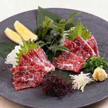 马肉熊本特产霜降牛 肉刺身