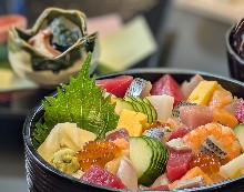 什锦寿司 附味噌汤(只平日)