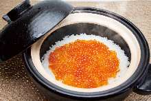 Steamed Rice in the Earthen Pot with Salmom Roe