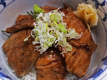 Seared bluefin tuna rice bowl