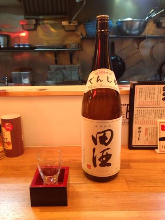 特别纯米酒 田酒