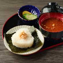 饭团（附味噌汤）