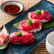 海胆牛肉寿司