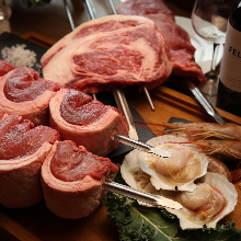【晚餐 9,680 日元】顶级烤肉和沙拉、无限量甜点自助餐