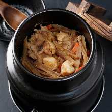 鸡肉锅饭