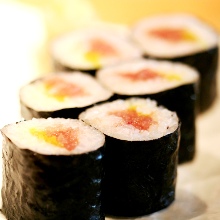金枪鱼腩腌萝卜卷寿司