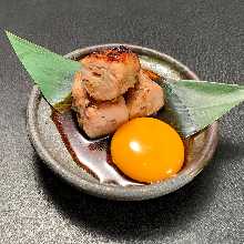 蘸生蛋黄肉丸