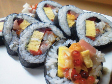 海鲜粗卷寿司