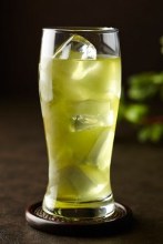 绿茶高杯酒