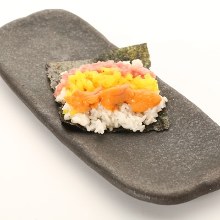 金枪鱼腩腌萝卜卷寿司