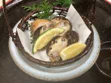 烤新鲜香菇和黄油虾