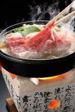 使用兵库县神户牛肉的寿喜烧