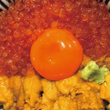 海胆鲑鱼子盖饭