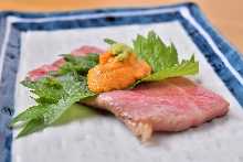 熟成牛肉和海胆