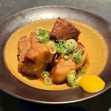 热带大麦炖猪肉块