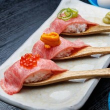 烤肉寿司（酱汁/盐/酱油/鲑鱼子/海胆）