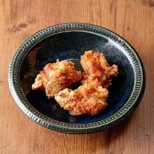 特制盐味炸鸡配炸明太子土豆