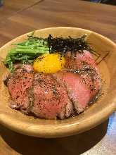烤牛肉盖饭（香料 盐 酱）