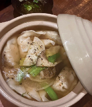 水饺配关西鱼汤和九条韭菜酱