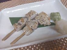 生烤金枪鱼串
